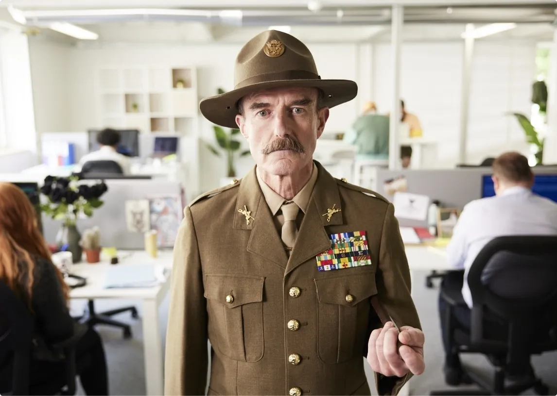 Projinit Academy: een drill sergeant in een kantooromgeving