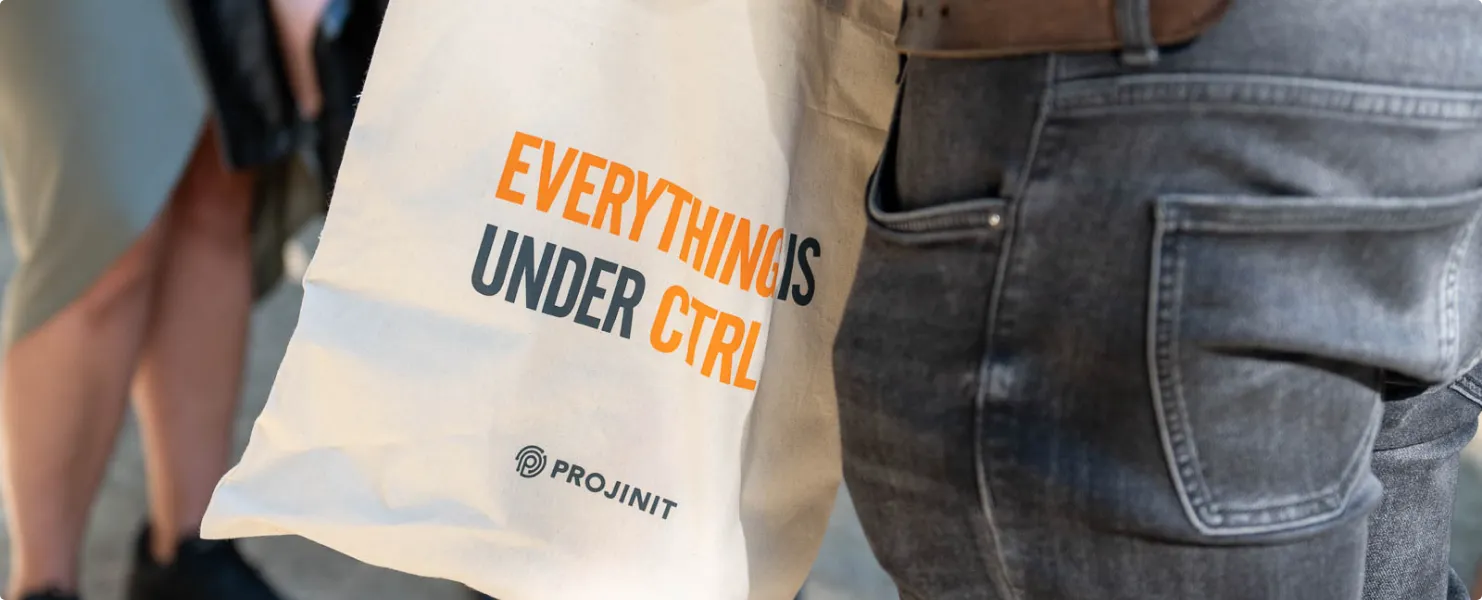 Projinit tas met de tekst Everything is under CTRL